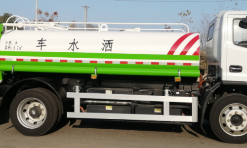 東風(fēng)多利卡純電動(dòng)6噸灑水車